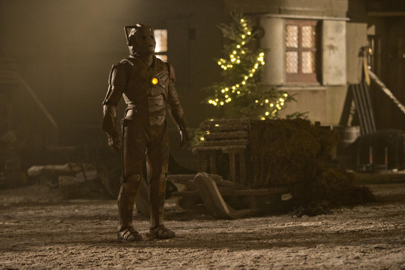Illustration for article titled These new pictures from Doctor Who's Christmas special are really weird